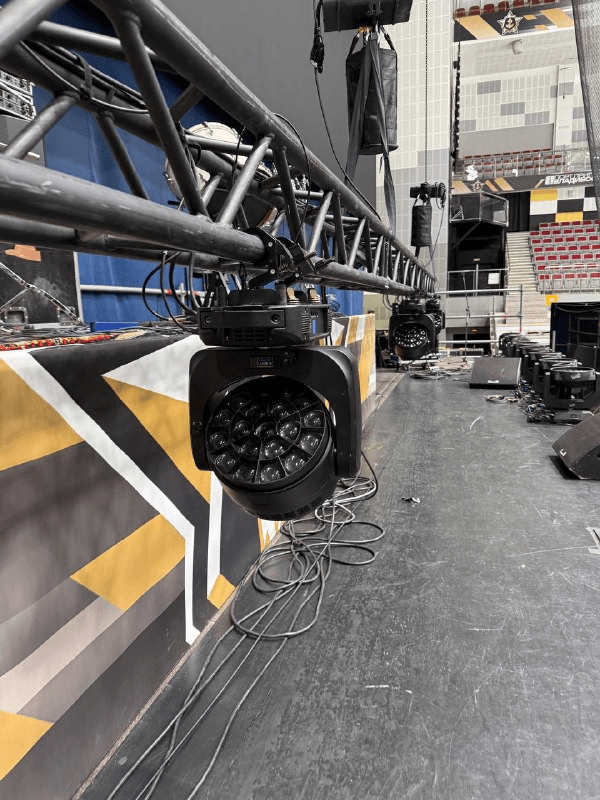 led wash beyond 1940 b-eye